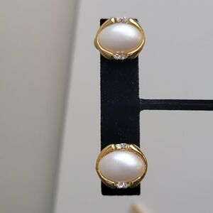 Vintage Elegant Faux Pearl And Gold Tone Clip On Earrings